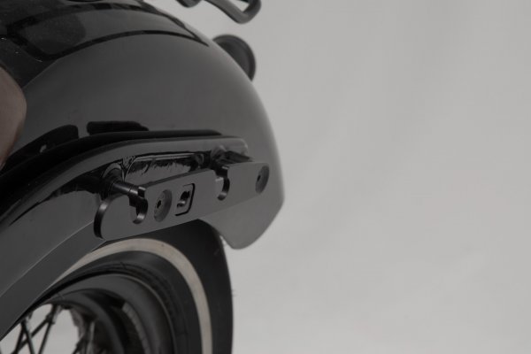 SLH side carrier left Harley-Davidson Softail Slim (12-17).