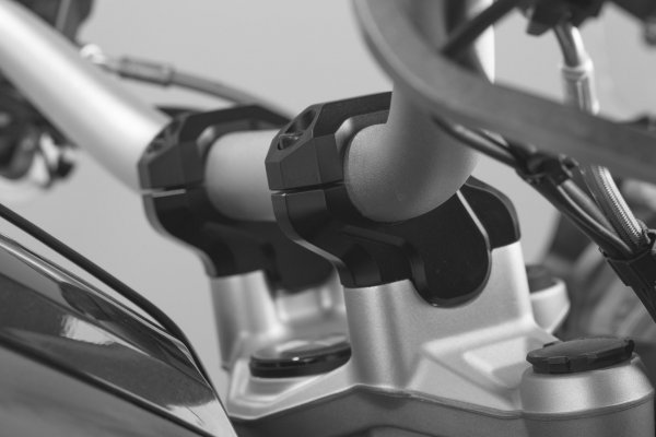 Bar back H=32 mm. Back 25 mm. Black. BMW models.