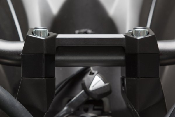 Bar riser H=20 mm. Black. Kawasaki Z 800 (12-16).