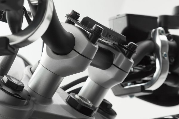 Bar riser H=20 mm. Silver. Triumph Str. Triple 675 (12-16).