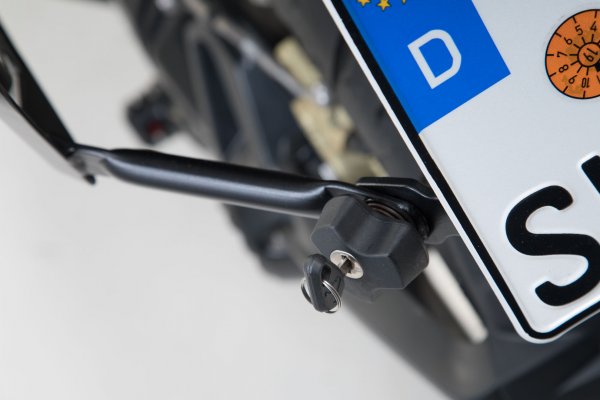 Anti-theft protection for PRO side carrier QUICK-LOCK function. 2 matching locks, 2 keys.