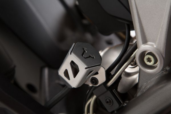 Brake reservoir guard Hypermotard/Hyperstrada 821/939, Super Duke GT.