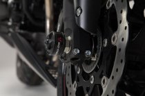 Slider set for front axle Black. Suzuki GSX-S750 (17-).