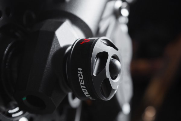 Slider set for front axle Black. Kawasaki Z 800 (12-), Z 1000 (14-).