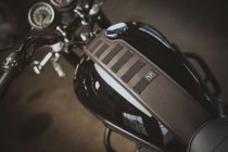 Legend Gear tank strap set Triumph models (15-). With LA3 smartphone bag.