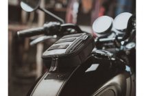 Legend Gear tank strap set Moto-Guzzi V7 II (14-). With LA3 smartphone bag.