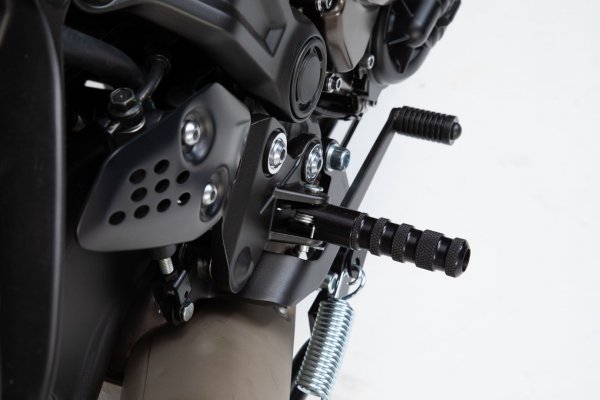 Racing footrest kit Black. Yamaha MT-07 / YZF-R3.